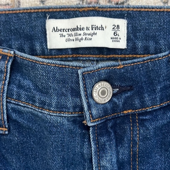 Abercrombie & Fitch 90’s Slim Straight Ultra High Rise - Picture 2 of 3